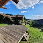 Eco-gite Panoramique Face Aux Volcans Avec Ateliers Couture Boheme En Option Champagnac-le-Vieux