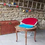 Vakantiehuis Eco-gite Panoramique Face Aux Volcans Avec Ateliers Couture Boheme En Option *