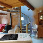 Vakantiehuis Eco-gite Panoramique Face Aux Volcans Avec Ateliers Couture Boheme En Option Champagnac-le-Vieux