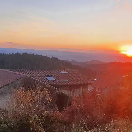 Eco-gîte panoramique face aux volcans avec ateliers couture bohème en option Hébergement de vacances *