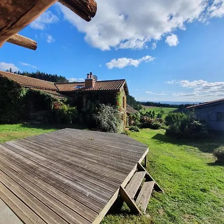 Eco-gîte panoramique face aux volcans avec ateliers couture bohème en option Champagnac-le-Vieux