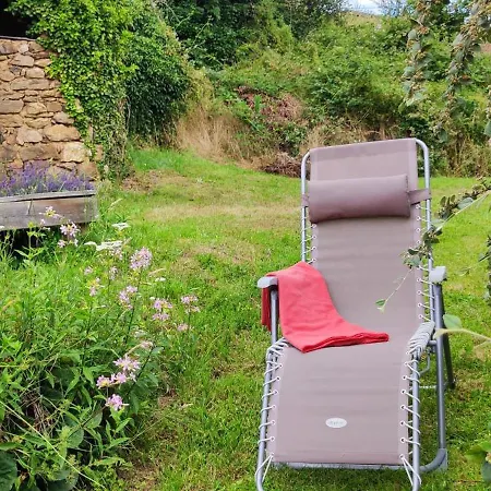 Eco-gite Panoramique Face Aux Volcans Avec Ateliers Couture Boheme En Option *