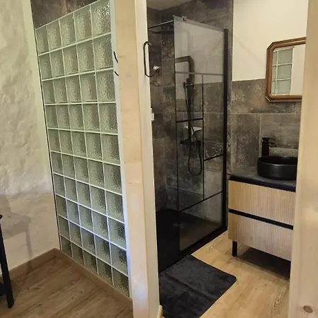 Eco-gite Panoramique Face Aux Volcans Avec Ateliers Couture Boheme En Option Nyaraló