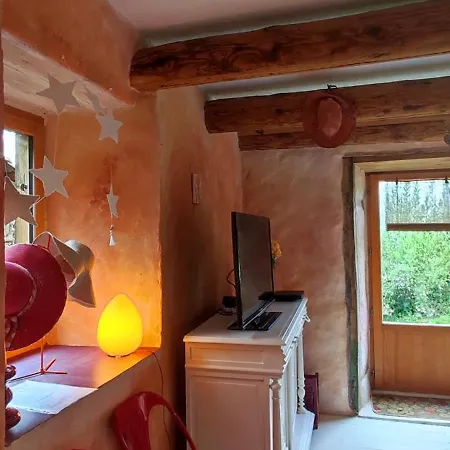 Eco-gite Panoramique Face Aux Volcans Avec Ateliers Couture Boheme En Option Дом отдыха Champagnac-le-Vieux