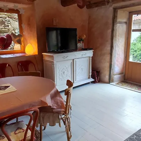 Дом отдыха Eco-gite Panoramique Face Aux Volcans Avec Ateliers Couture Boheme En Option *