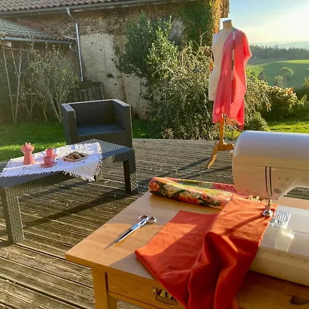 Eco-gite Panoramique Face Aux Volcans Avec Ateliers Couture Boheme En Option Nyaraló