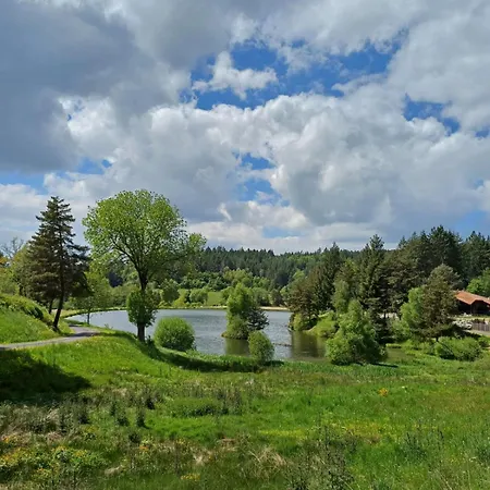 Eco-gite Panoramique Face Aux Volcans Avec Ateliers Couture Boheme En Option