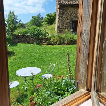 Eco-gite Panoramique Face Aux Volcans Avec Ateliers Couture Boheme En Option *