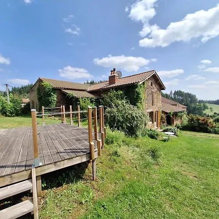 Hébergement de vacances Eco-gîte panoramique face aux volcans avec ateliers couture bohème en option Champagnac-le-Vieux