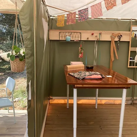 Eco-gite Panoramique Face Aux Volcans Avec Ateliers Couture Boheme En Option Nyaraló