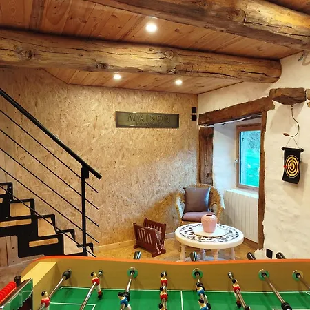 Eco-gîte panoramique face aux volcans avec ateliers couture bohème en option Champagnac-le-Vieux